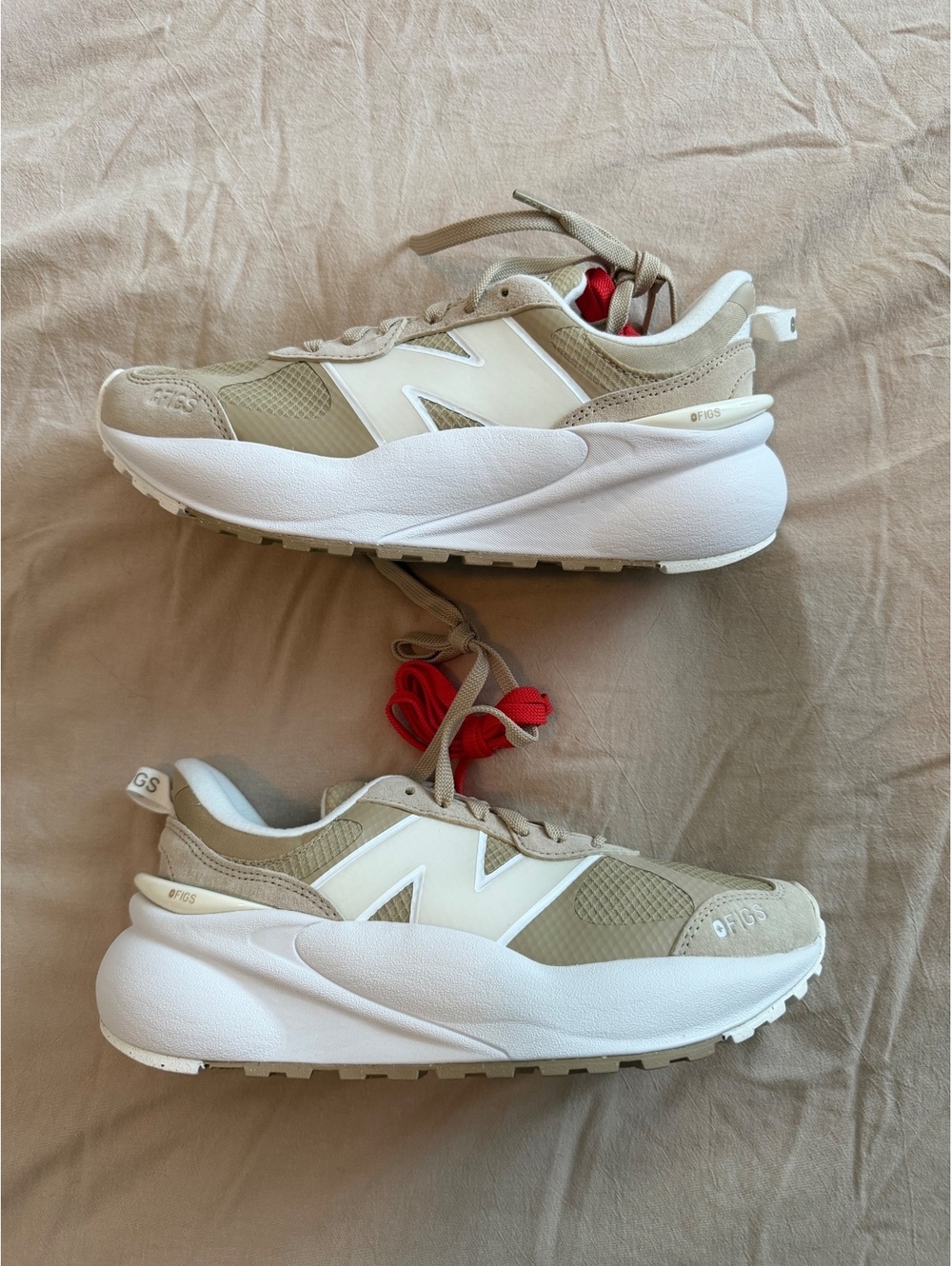 New Balance 3447 Lifestyle Sneakers in Beige and White - Size 8 US Women - Picture 2 of 7